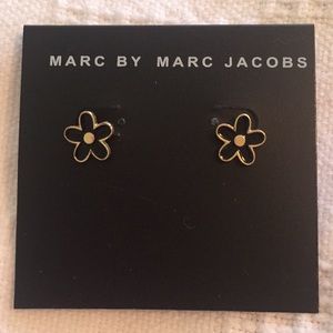 New Adorable Flower Earrings in Black and Gold